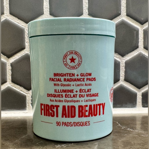 First Aid Beauty Facial Radiance Pads – 90 Count (Full Size, Sealed) ✨ - Picture 2 of 9